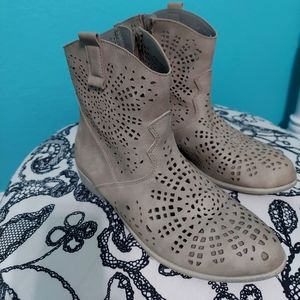 Steve Madden "Stevies" low-cut boots